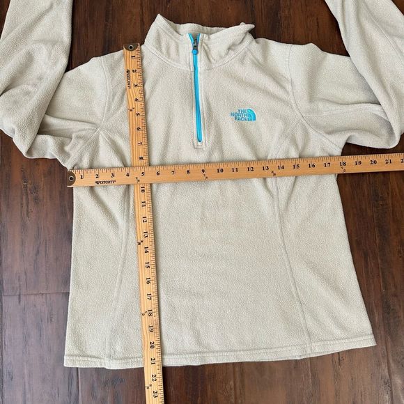 THE NORTH FACE Women 1/4 Zip Pullover Sweater in Beige - Picture 7 of 7